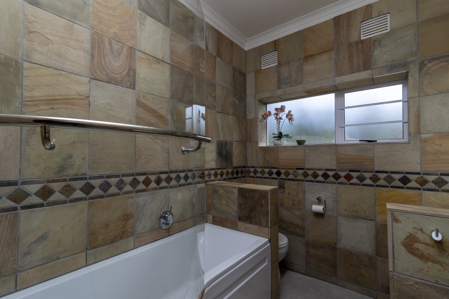 5 Bedroom Property for Sale in West Beach Eastern Cape